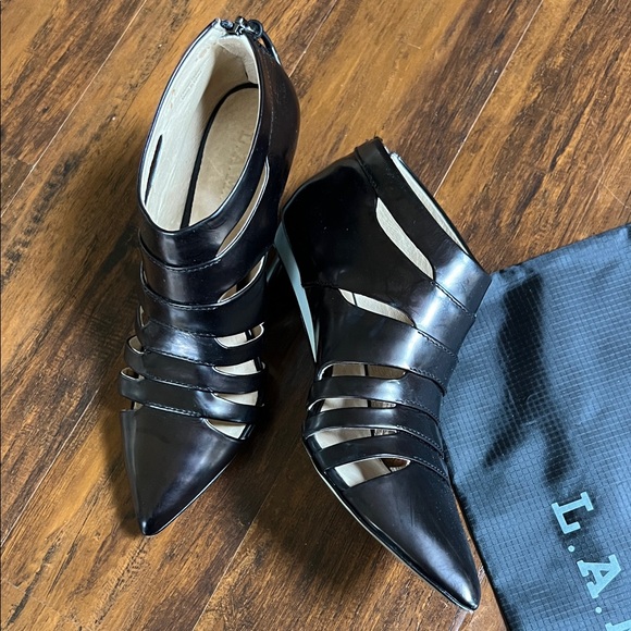 L.A.M.B. Darius Black Strappy Cutout Pointed Ankle Booties Size 8 - Picture 2 of 15